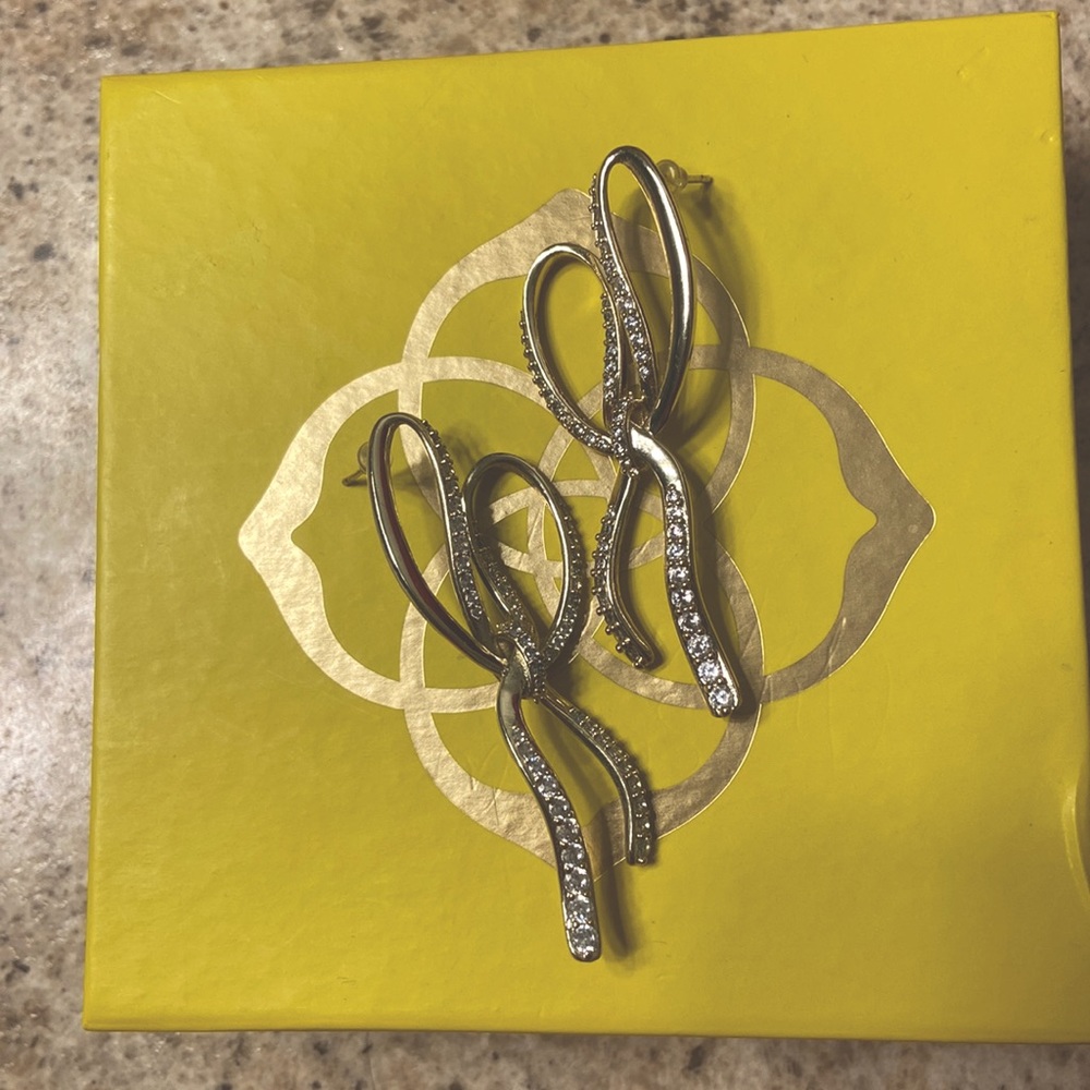 Kendra Scott bow earrings gold with dust bag